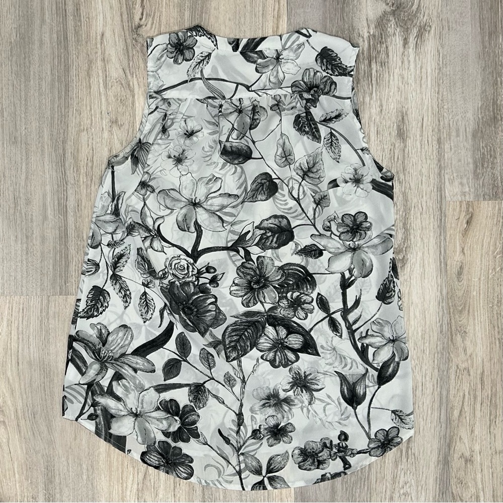 Dalia Black White Floral Sleeveless Blouse Lightweight Summer Top Size XS - Picture 7 of 7